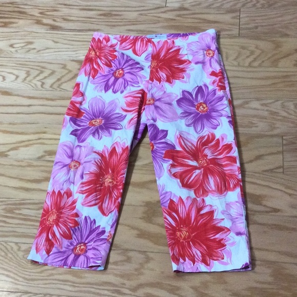 10 Real Clothes white floral stretch Capri pants - Picture 3 of 14
